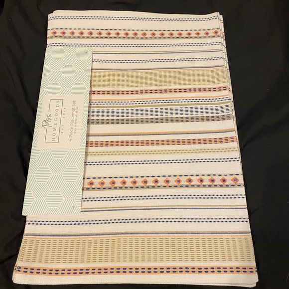 Cloth placemats,NWT,set of 4,multicolored striped patterns,unique style - Picture 9 of 10